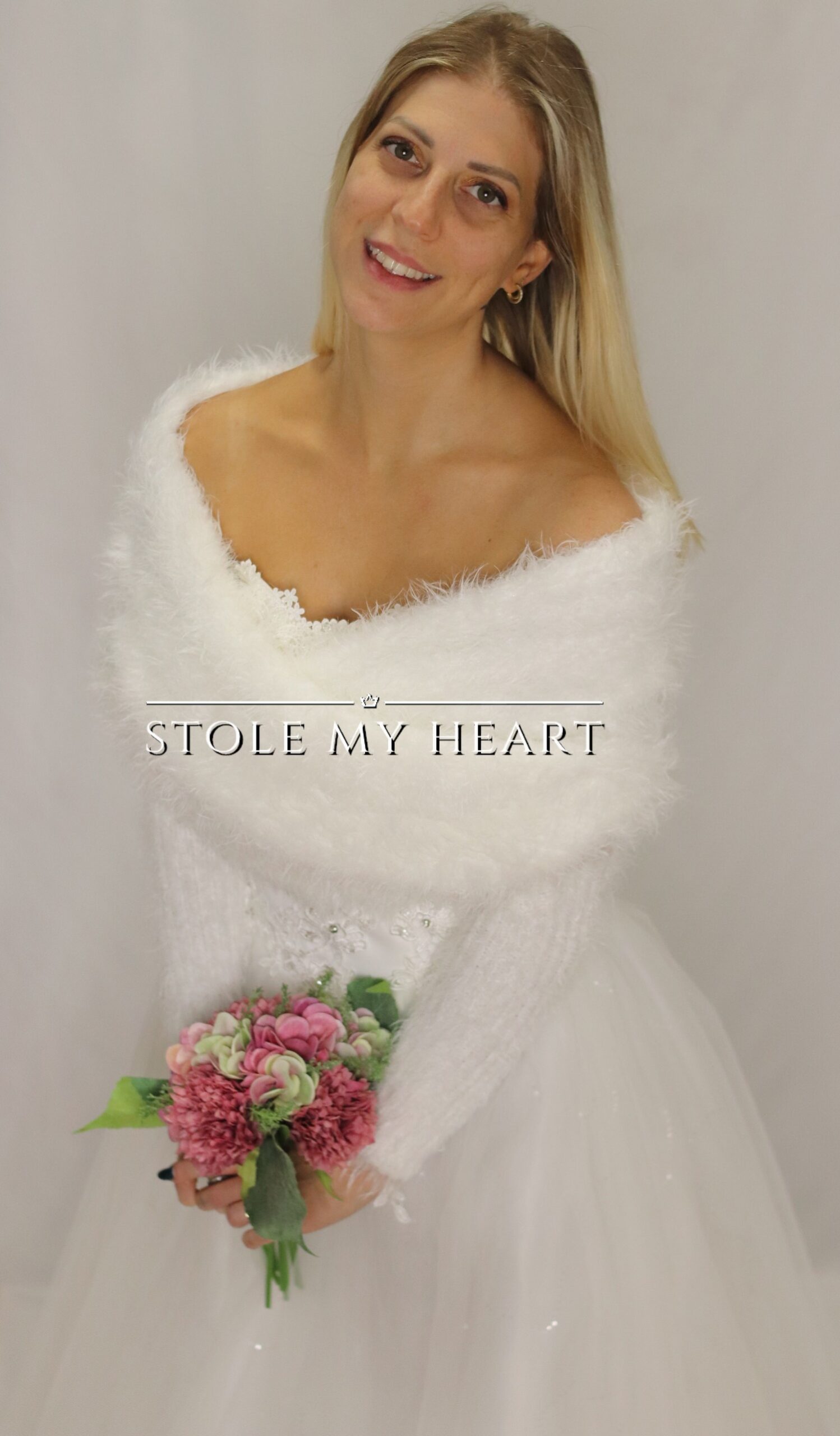 M19 Coprispalle sposa invernale con manicotti in merino e filato  ecopelliccia bianco